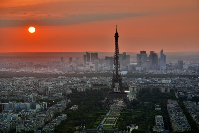 photo of Paris at dusk